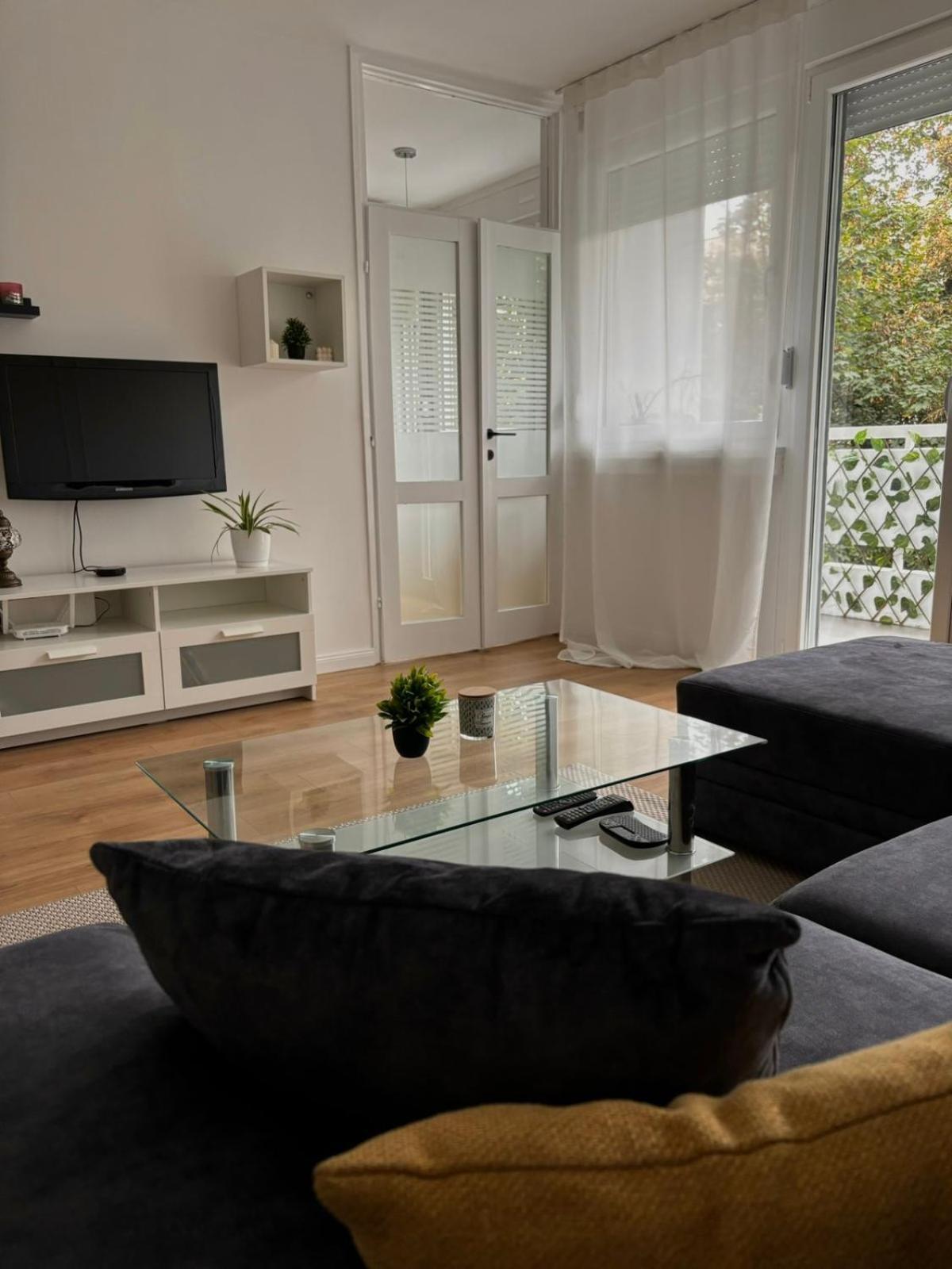 Bella Vista * Belgrade